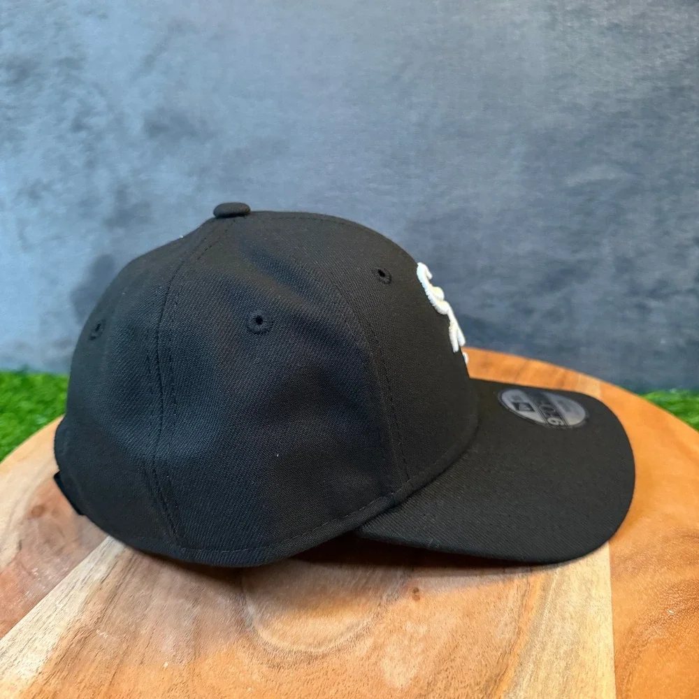 New Era 9FORTY Chicago White Sox Hat Youth One Size Black Adjustable MLB Cap NWT